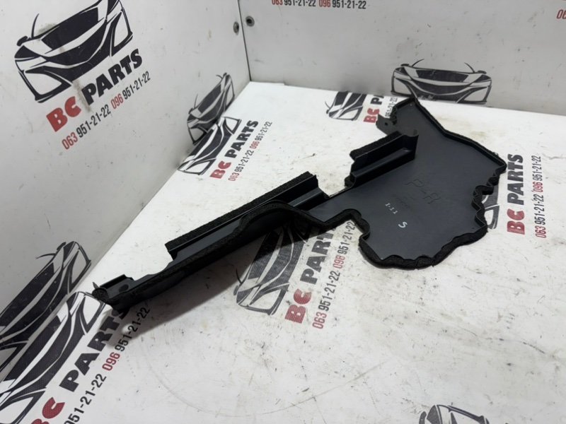 Дефлектор радиатора правый Nissan Rogue T33 2.5