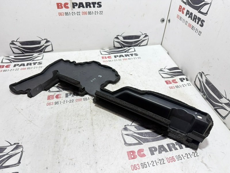 Дефлектор радиатора правый Rogue 2021 T33 2.5