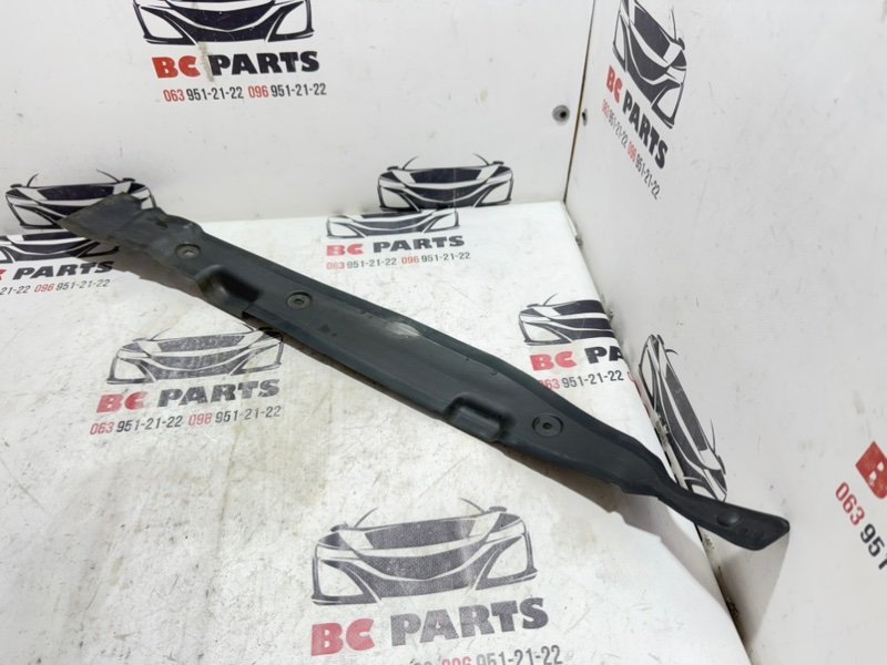 Пыльник крыла передний левый Rogue 2021 T33 2.5