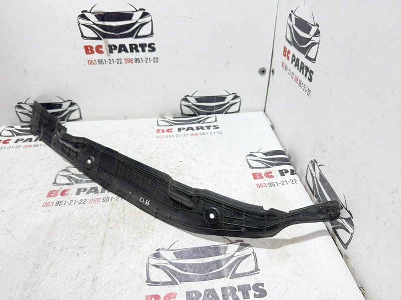 Пыльник крыла передний левый Rogue 2021 T33 2.5