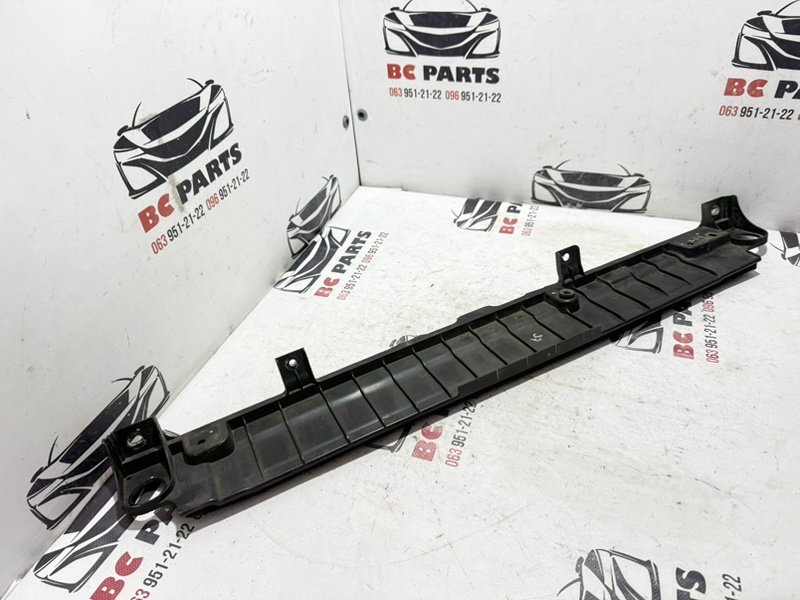 Крепление радиатора Nissan Rogue T33 2.5 Крепление радиатора Nissan Rogue T33 2.5