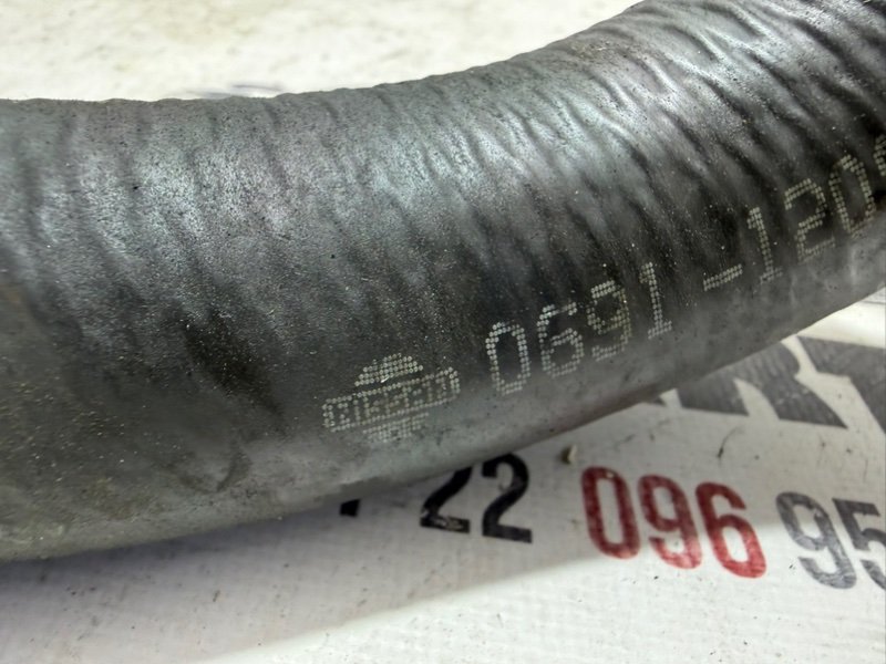 Патрубок радиатора Rogue 2021 T33 2.5