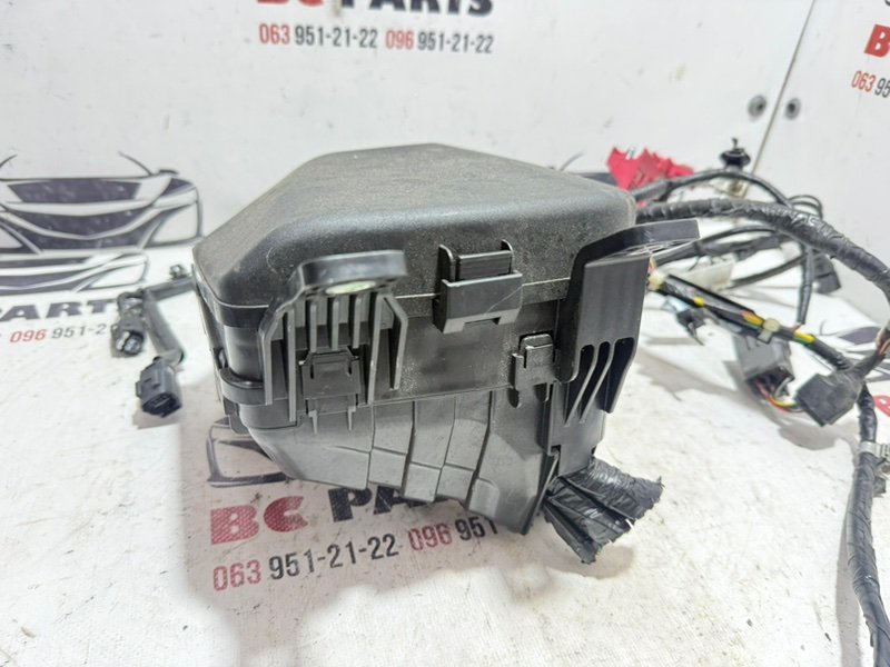 Корпус блока предохранителей Mazda 3 2.5