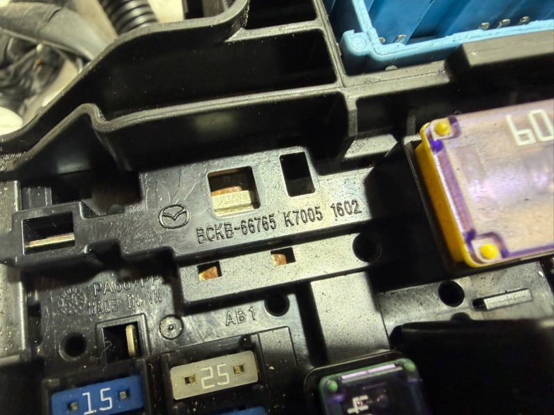 Корпус блока предохранителей 3 2021 2.5