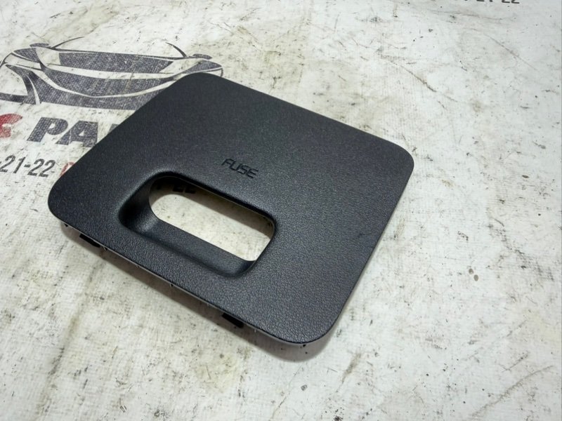 Крышка блока предохранителей EV6 2023