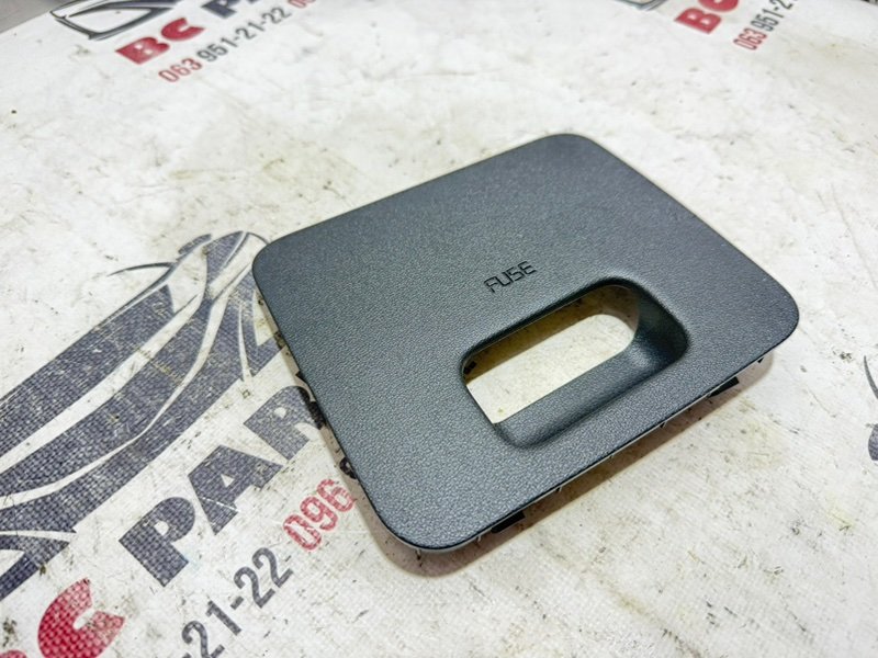 Крышка блока предохранителей Kia EV6