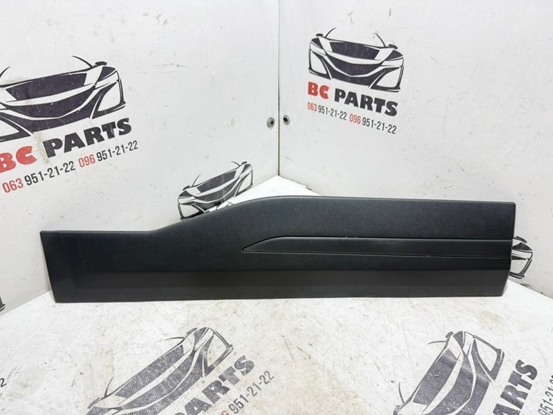 Накладка двери задняя правая Nissan Kicks 2021 1.6 828705RB0A Б/У