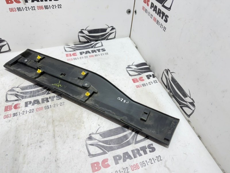 Накладка двери задняя правая Kicks 2021 1.6