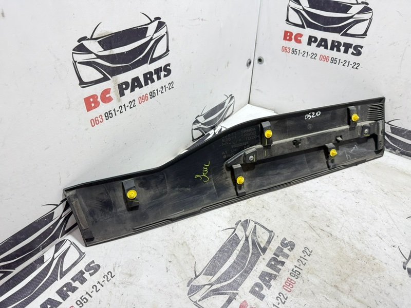 Накладка двери задняя левая Kicks 2021 1.6