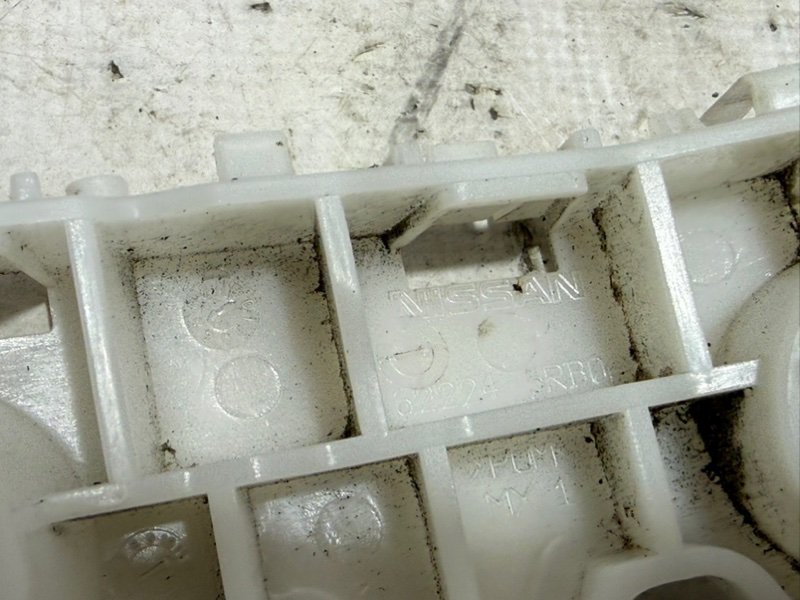 Направляющая бампера передняя правая Kicks 2021 1.6