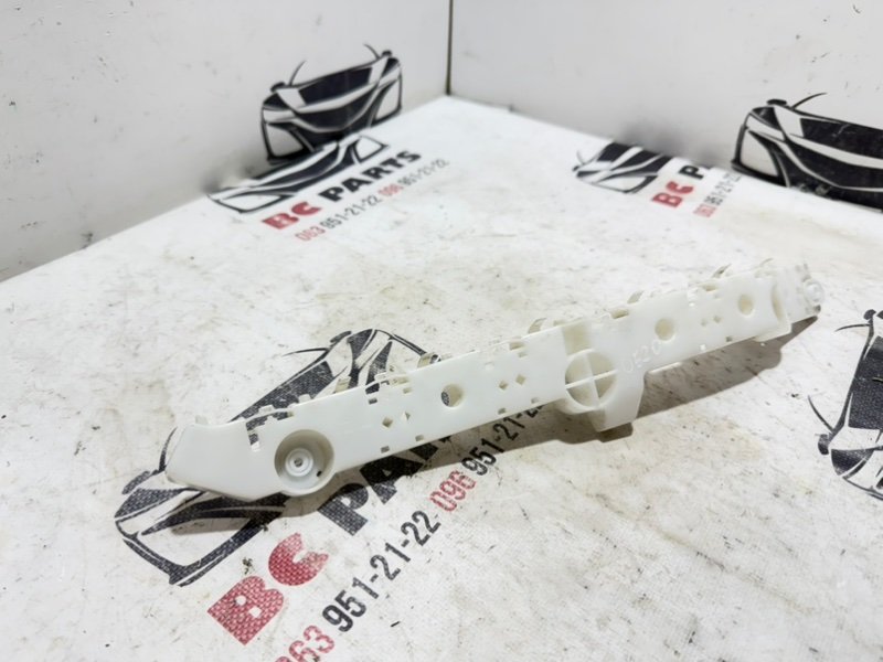 Направляющая бампера задняя правая Kicks 2021 1.6 Направляющая бампера задняя правая Kicks 2021 1.6