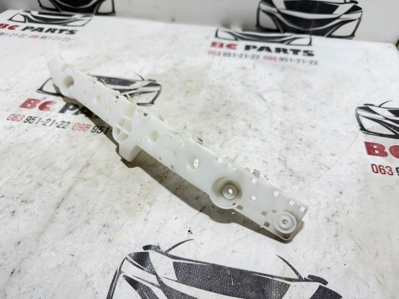 Направляющая бампера задняя правая Nissan Kicks 1.6 Направляющая бампера задняя правая Nissan Kicks 1.6