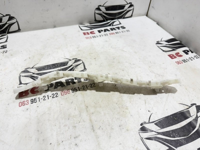 Направляющая бампера задняя правая Kicks 2021 1.6 Направляющая бампера задняя правая Kicks 2021 1.6