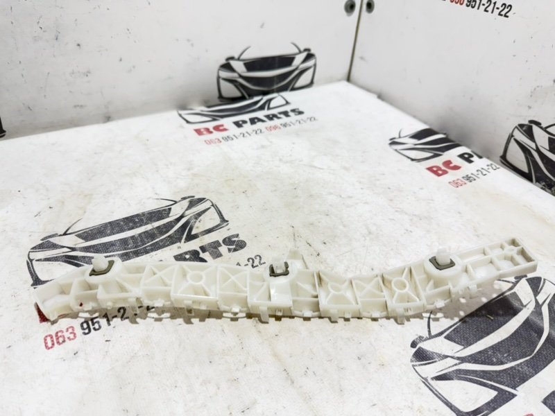 Направляющая бампера задняя правая Kicks 2021 1.6 Направляющая бампера задняя правая Kicks 2021 1.6