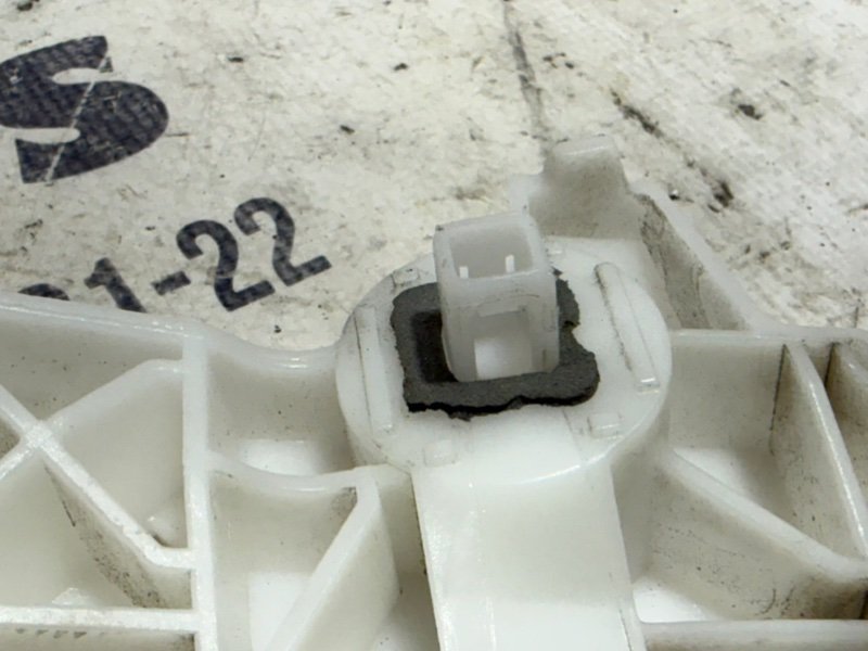 Направляющая бампера задняя правая Kicks 2021 1.6 Направляющая бампера задняя правая Kicks 2021 1.6