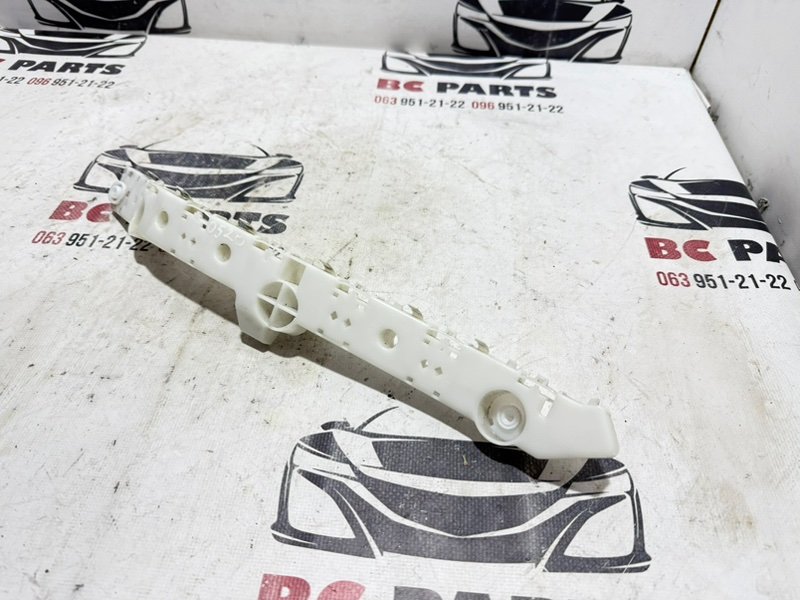 Направляющая бампера задняя левая Kicks 2021 1.6