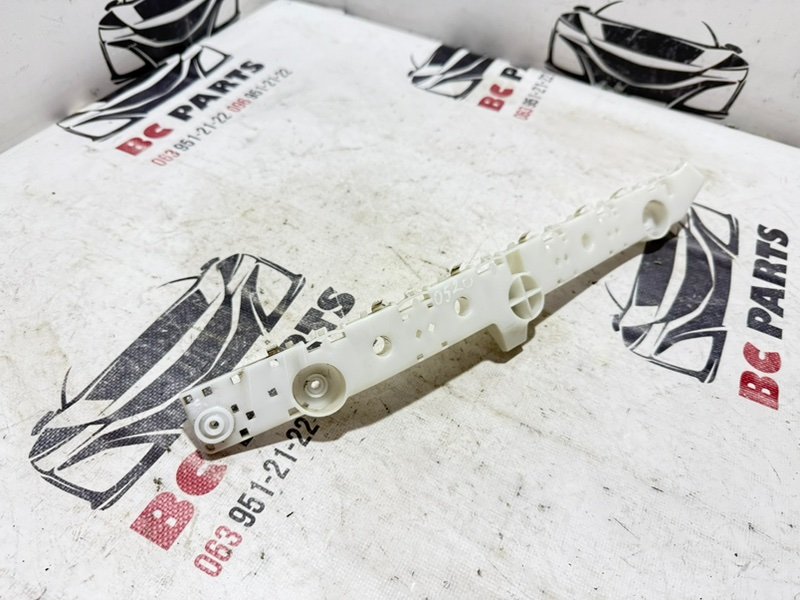 Направляющая бампера задняя левая Nissan Kicks 1.6