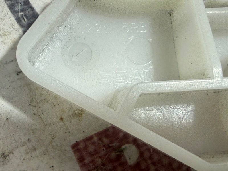 Направляющая бампера задняя левая Kicks 2021 1.6