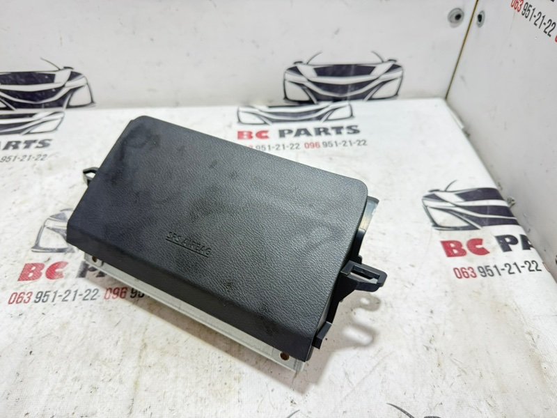 Подушка безопасности в колени передняя левая Rogue 2021 T33 2.5