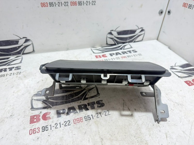 Подушка безопасности в колени передняя левая Rogue 2021 T33 2.5