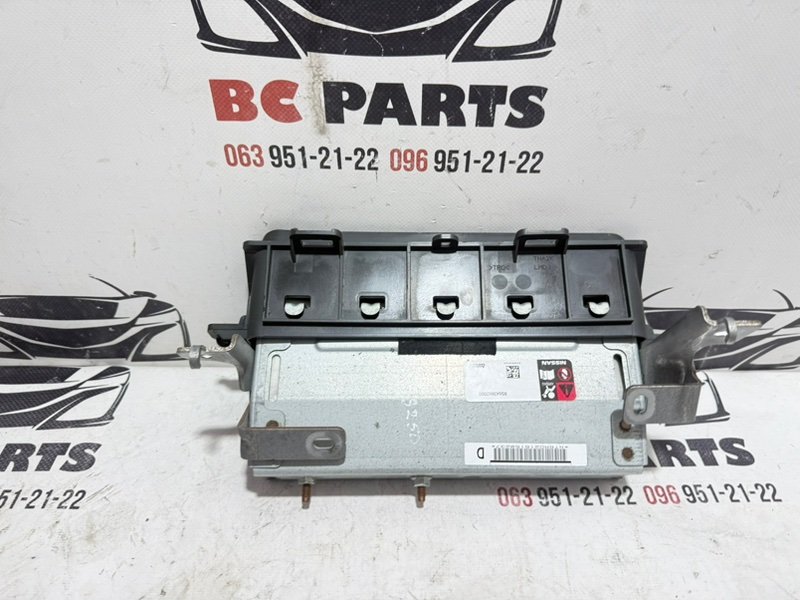 Подушка безопасности в колени передняя левая Rogue 2021 T33 2.5