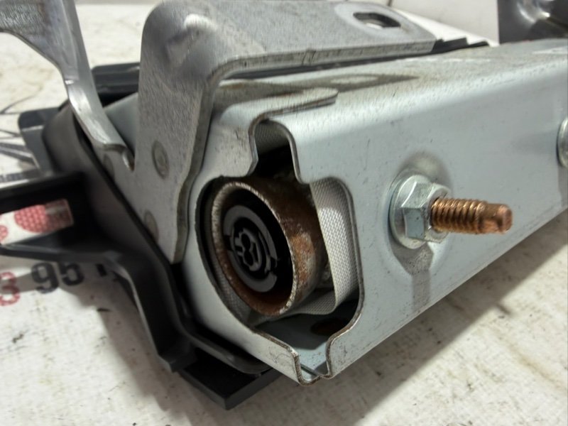 Подушка безопасности в колени передняя левая Rogue 2021 T33 2.5