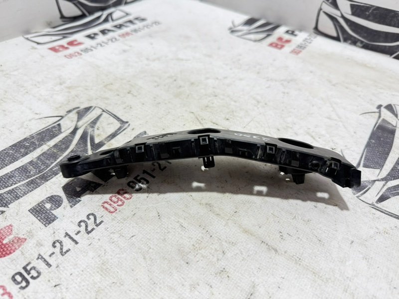 Направляющая бампера передняя левая Rogue 2021 T33 2.5