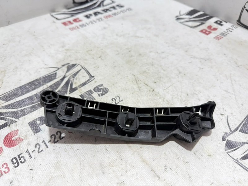 Направляющая бампера передняя левая Rogue 2021 T33 2.5