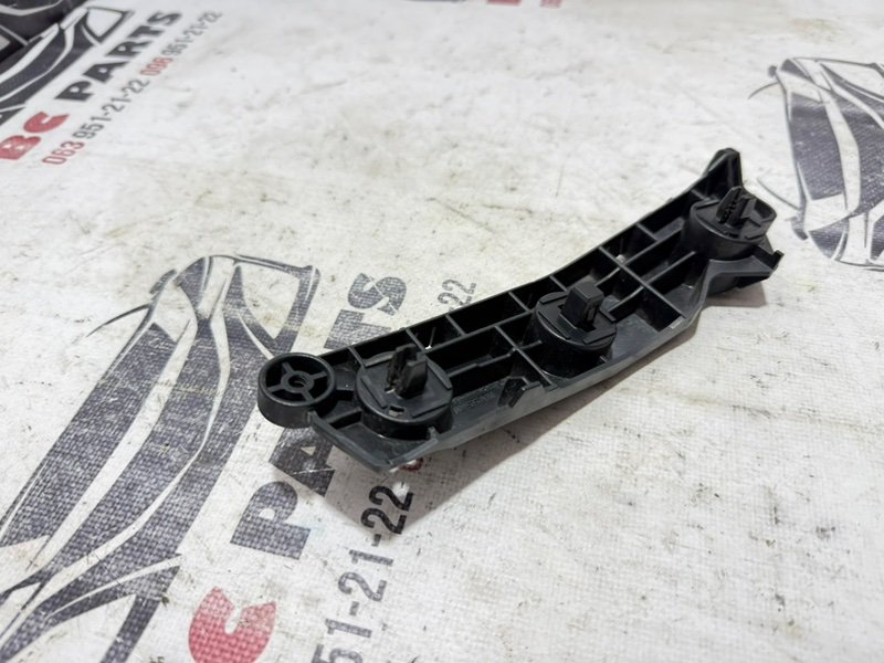 Направляющая бампера передняя левая Rogue 2021 T33 2.5