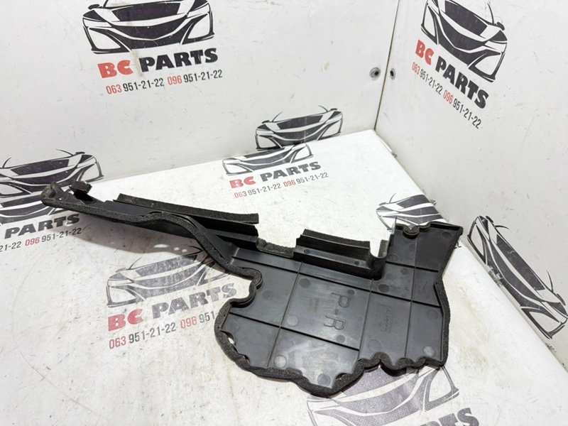 Запчасть дефлектор радиатора правый Nissan Rogue 2021 T33 2.5 215596RA0A Б/У Дефлектор радиатора правый Nissan Rogue 2021 T33 2.5 215596RA0A Б/У