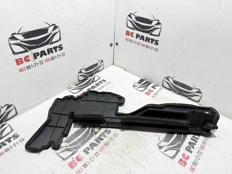 Дефлектор радиатора правый Rogue 2021 T33 2.5 Дефлектор радиатора правый Rogue 2021 T33 2.5