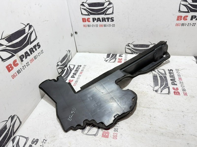 Дефлектор радиатора правый Rogue 2021 T33 2.5 Дефлектор радиатора правый Rogue 2021 T33 2.5