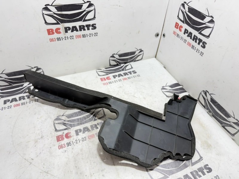 Дефлектор радиатора левый Rogue 2021 T33 2.5 Дефлектор радиатора левый Rogue 2021 T33 2.5