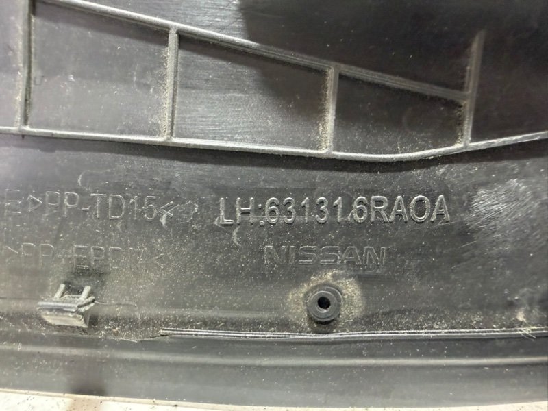 Пыльник крыла передний левый Rogue 2021 T33 2.5