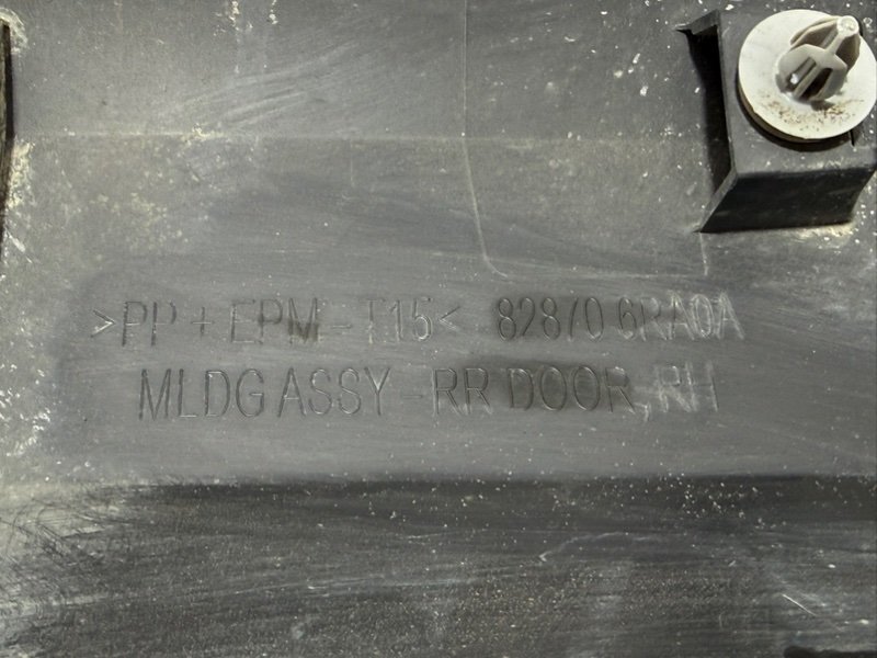 Накладка двери задняя правая Rogue 2021 T33 2.5