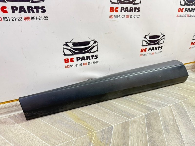 Накладка двери передняя левая Nissan Rogue T33 2.5