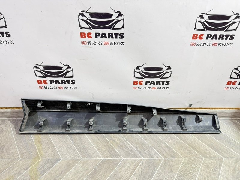 Накладка двери передняя левая Rogue 2021 T33 2.5