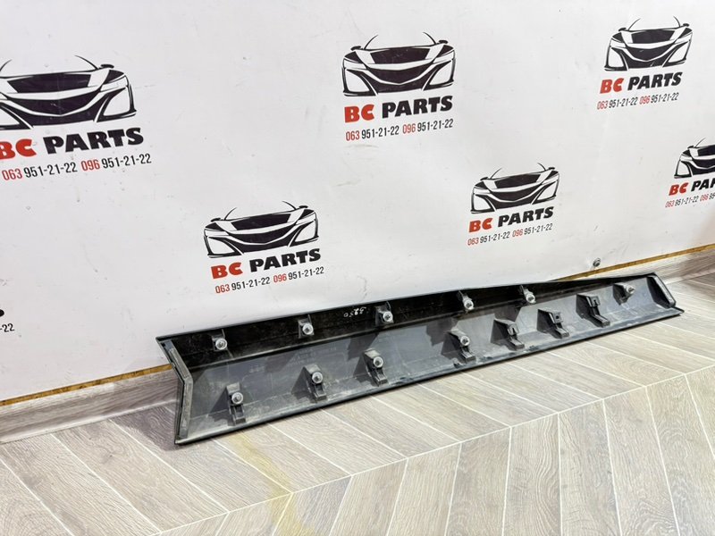 Накладка двери передняя левая Rogue 2021 T33 2.5