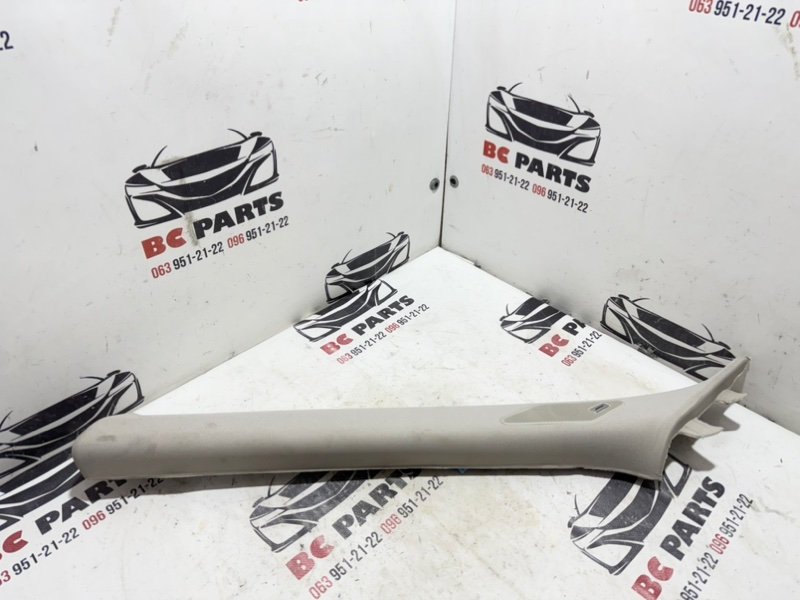 Накладка стойки лобового стекла левая Rogue 2022 T33 1.5 Накладка стойки лобового стекла левая Rogue 2022 T33 1.5