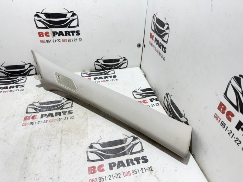 Накладка стойки лобового стекла правая Rogue 2022 T33 1.5 Накладка стойки лобового стекла правая Rogue 2022 T33 1.5