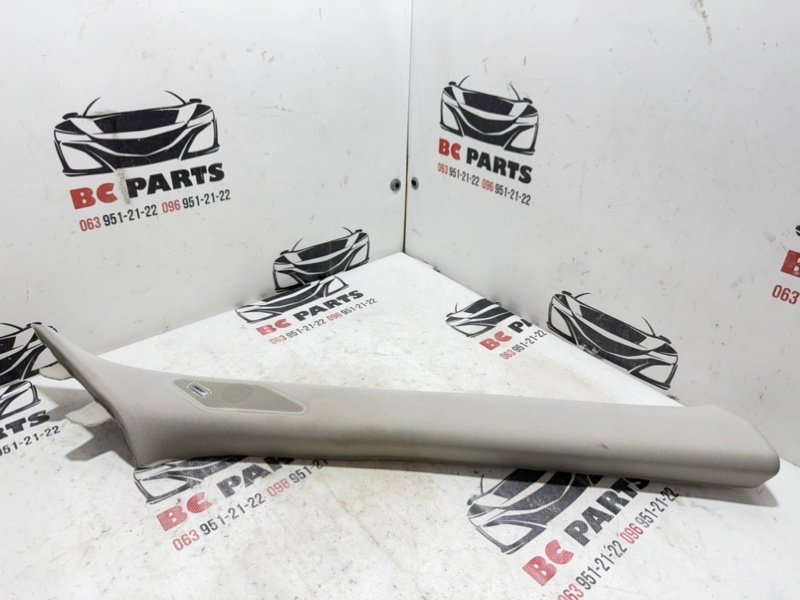 Накладка стойки лобового стекла правая Rogue 2022 T33 1.5 Накладка стойки лобового стекла правая Rogue 2022 T33 1.5