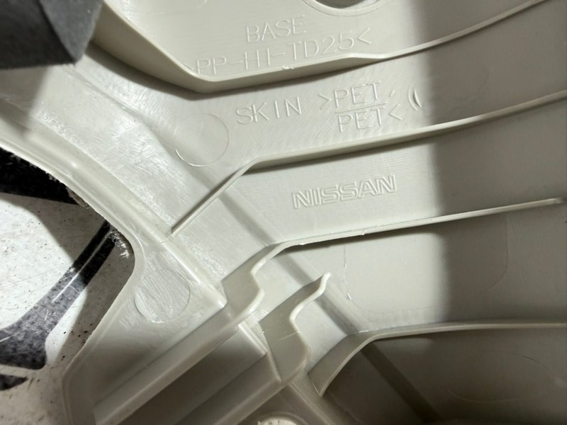 Накладка стойки лобового стекла правая Rogue 2022 T33 1.5 Накладка стойки лобового стекла правая Rogue 2022 T33 1.5