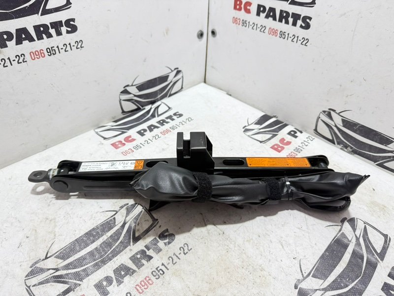 Запчасть домкрат Nissan Rogue 2022 T33 1.5 995507fr0a Б/У Домкрат Nissan Rogue 2022 T33 1.5 995507fr0a Б/У