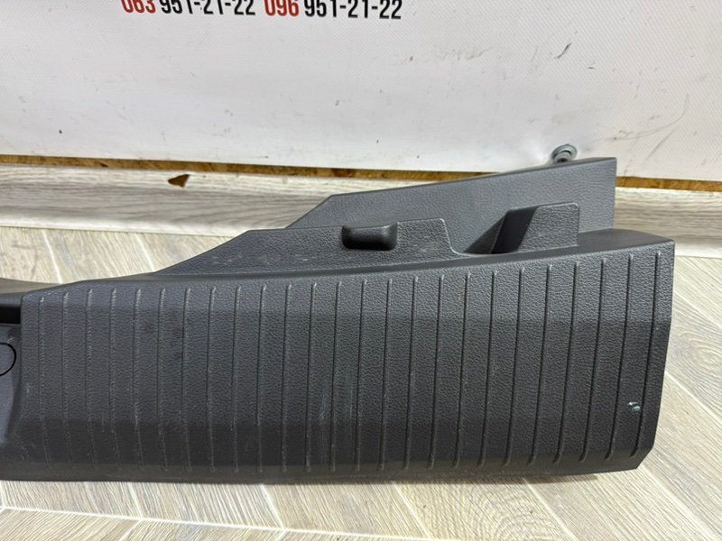 Накладка замка багажника Nissan Rogue T33 1.5