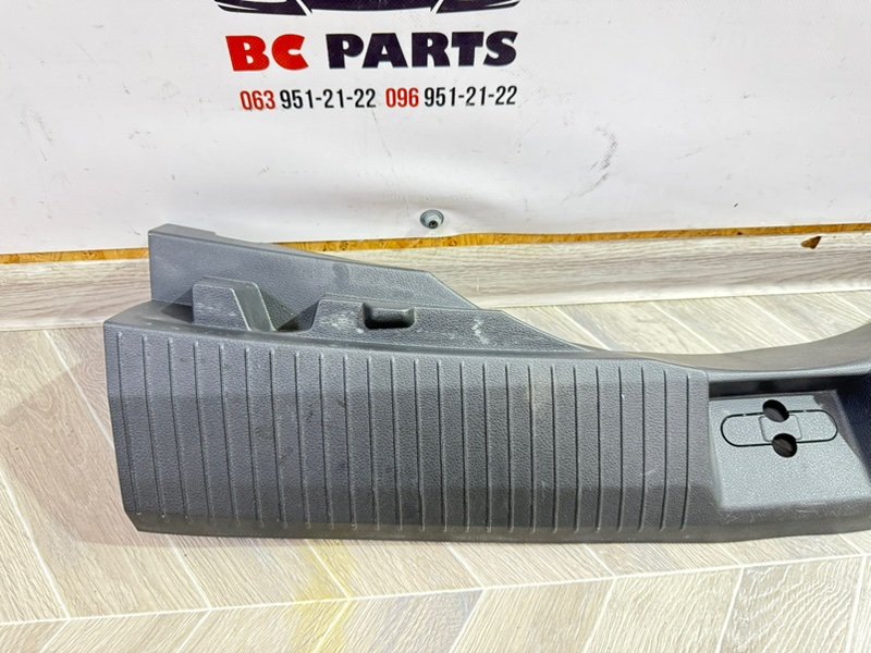 Накладка замка багажника Rogue 2022 T33 1.5