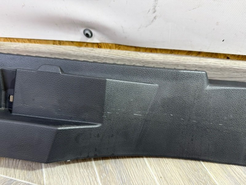 Накладка замка багажника Rogue 2022 T33 1.5