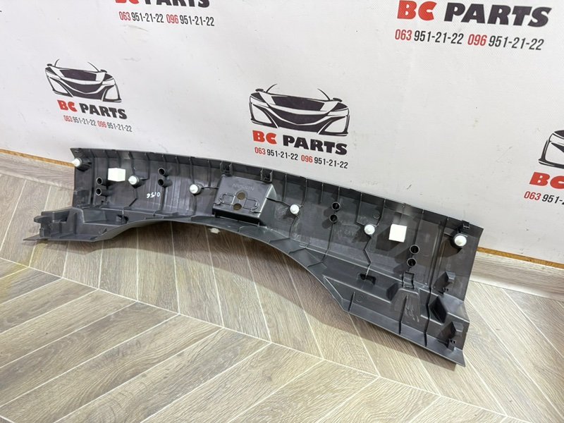 Накладка замка багажника Rogue 2022 T33 1.5