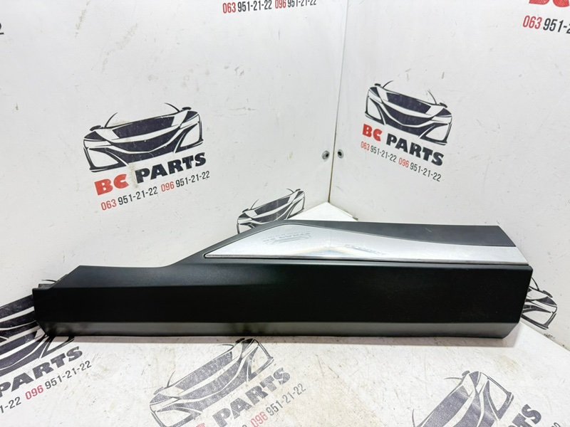 Накладка двери задняя правая Nissan Rogue 2022 T33 1.5 828706RA0B Б/У