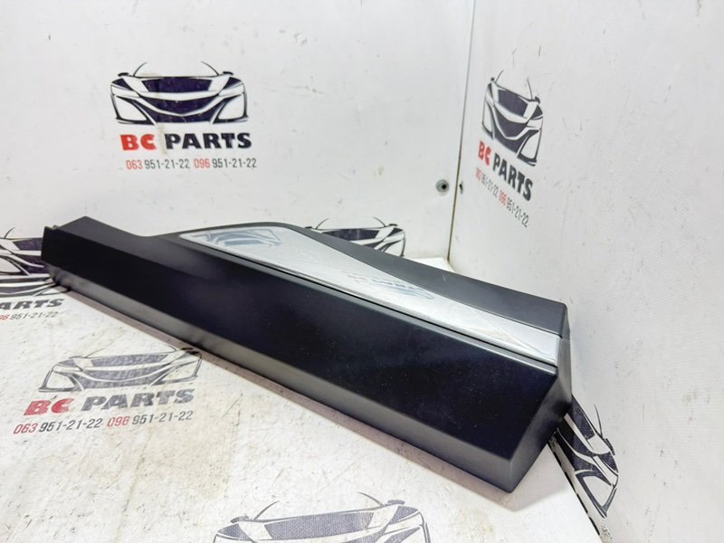 Накладка двери задняя правая Rogue 2022 T33 1.5