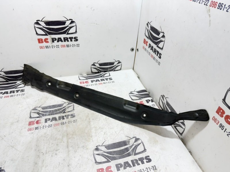 Пыльник крыла передний правый Nissan Rogue T33 1.5